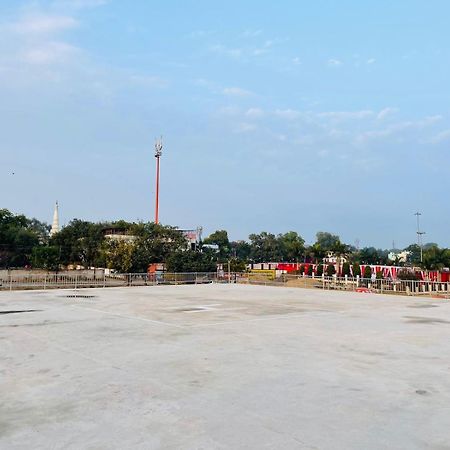 Allāhābād Junction Holidayy Inn מראה חיצוני תמונה