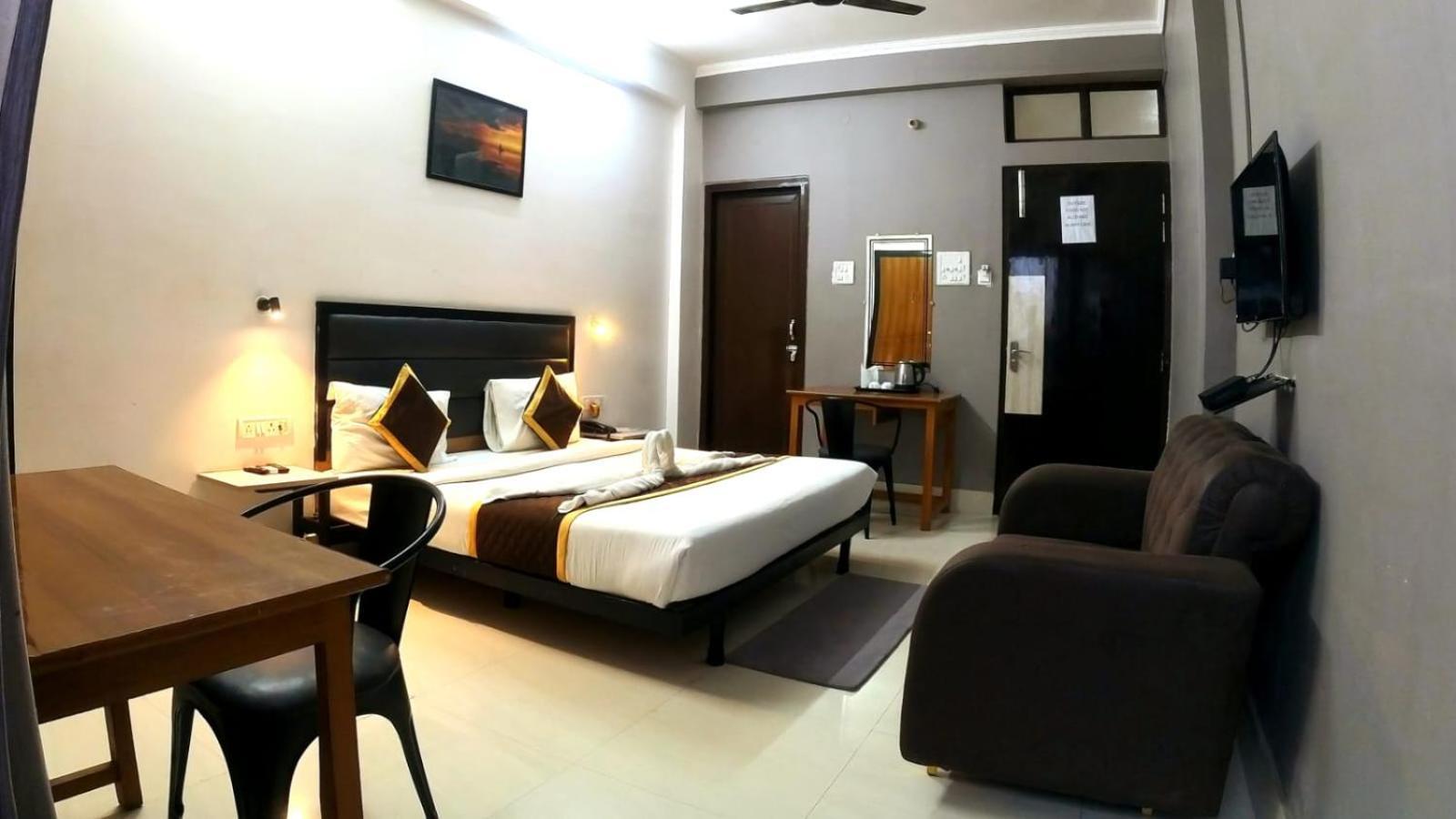 Allāhābād Junction Holidayy Inn מראה חיצוני תמונה